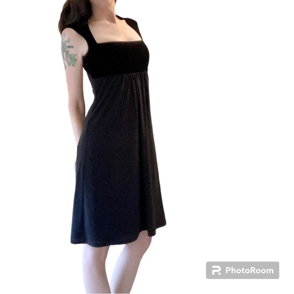 Black Velvet Empire Waist Keyhole Back Dress, Laundry by Shelli Segal - Picture 1 of 7